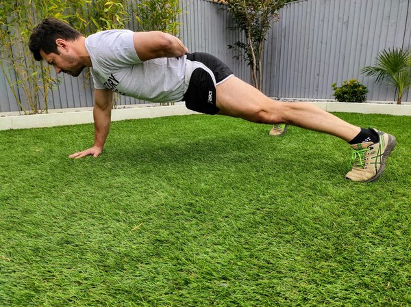 Quels mouvements de calisthénie sont les plus bénéfiques pour les pratiquants de parkour?